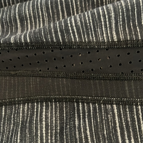 Lululemon Crop Leggings - Picture 6 of 7